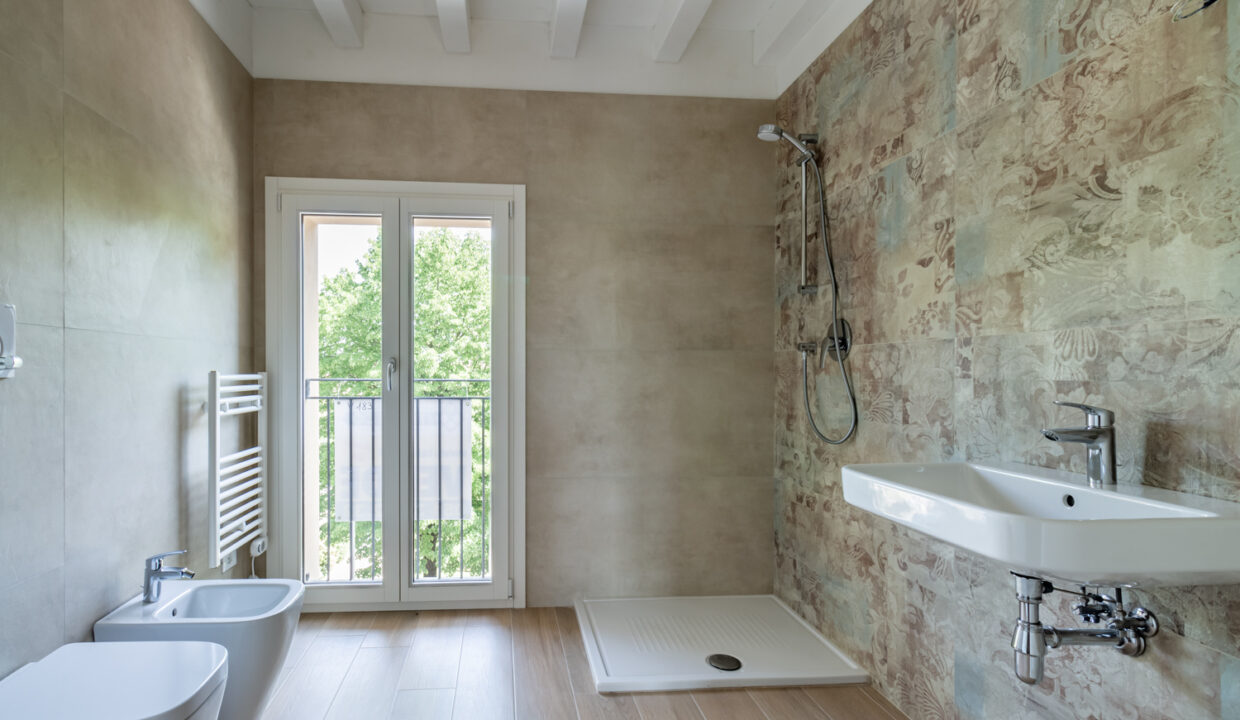 A2 (8 di 22) 2 BAGNI