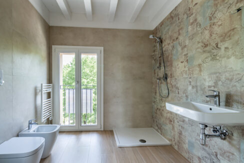 A2 (8 di 22) 2 BAGNI