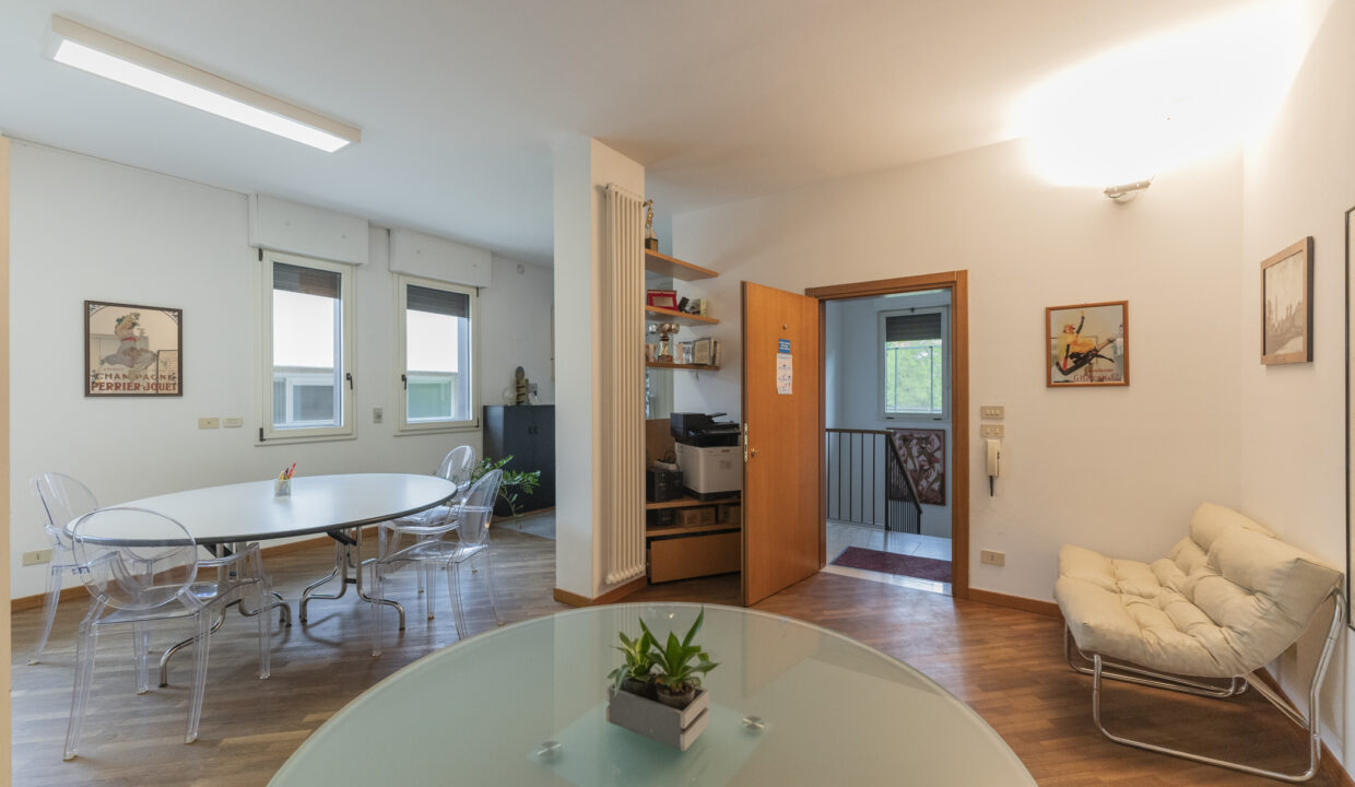 ufficio primo piano show room