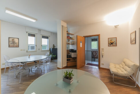 ufficio primo piano show room